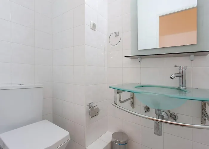 Apartmán Charming 2 Bedroom In Centre *