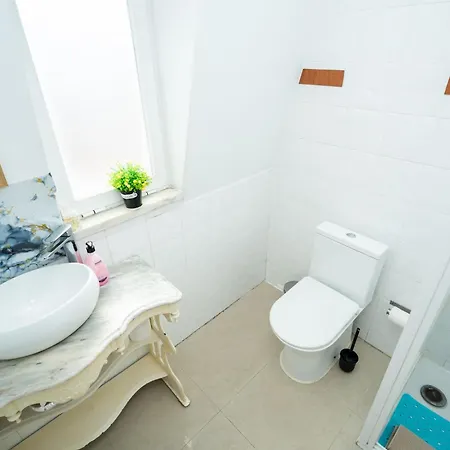 Apartament Charming 2 Bedroom In Centre *