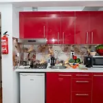 Charming 2 Bedroom In Centre Apartment *